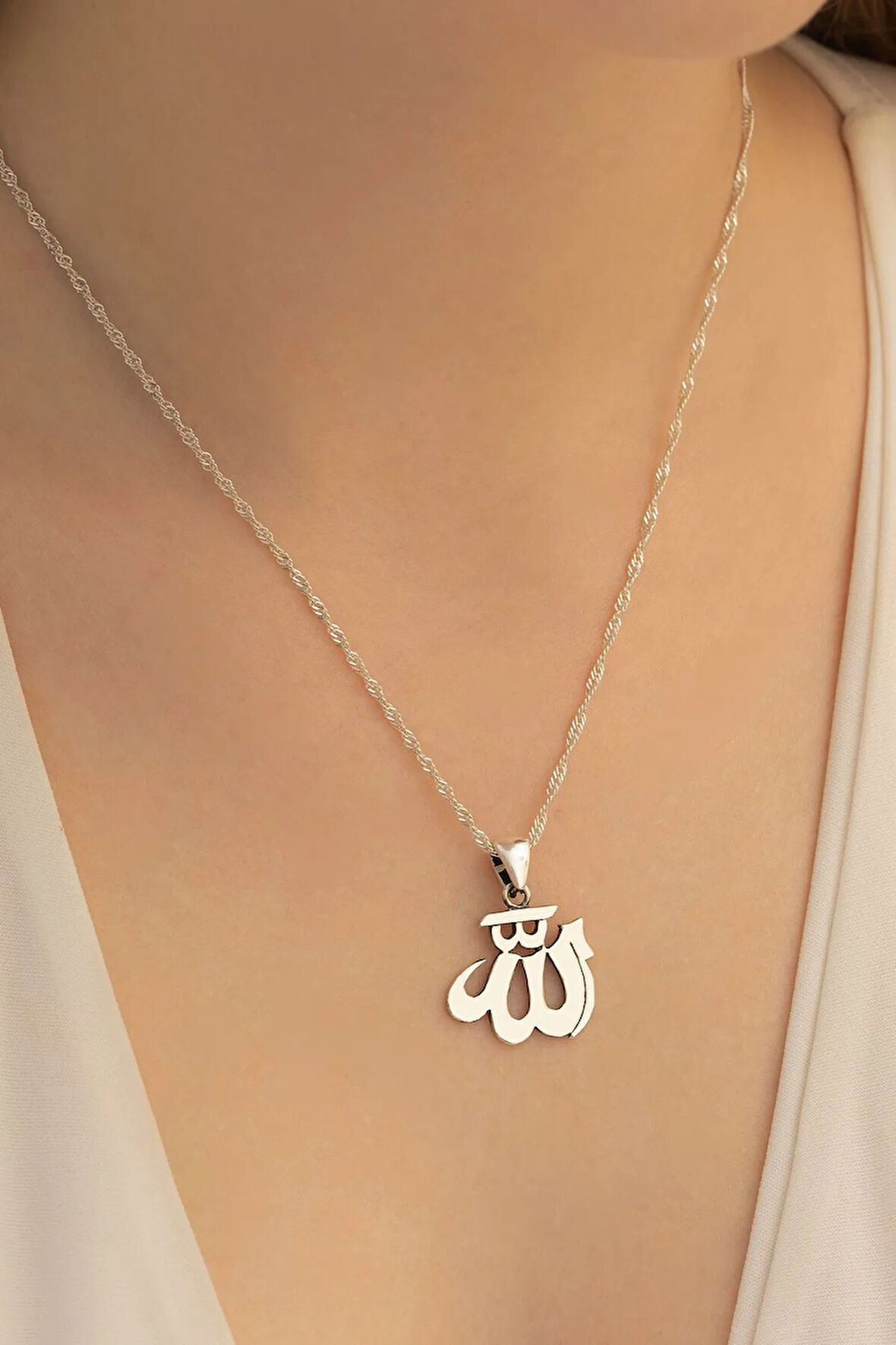 Kadın Gümüş Kolye - Parlak Model Arapça Allah Yazılı Figür Gümüş Kolye