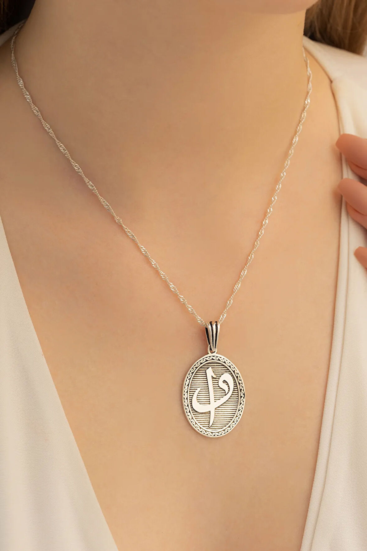 Kadın Gümüş Kolye - Oval Model Vav Elif Yazılı Kadın Kolye Parlak Model