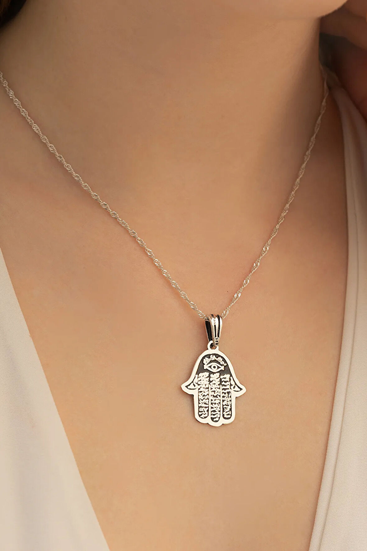 Fatma Ana Eli Kadın Gümüş Kolye