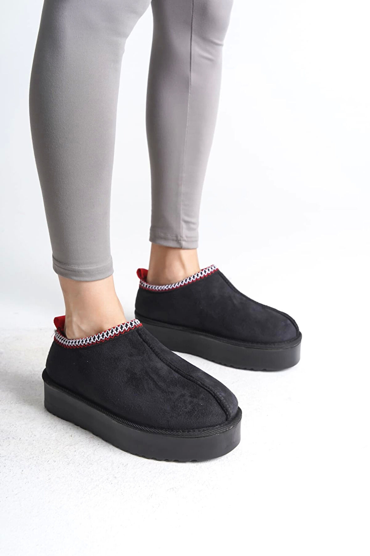 Leıla Bağcıksız Düz Ve Kalın Taban İçi Kürklü Kısa Süet Kadın Bot  St - Siyah