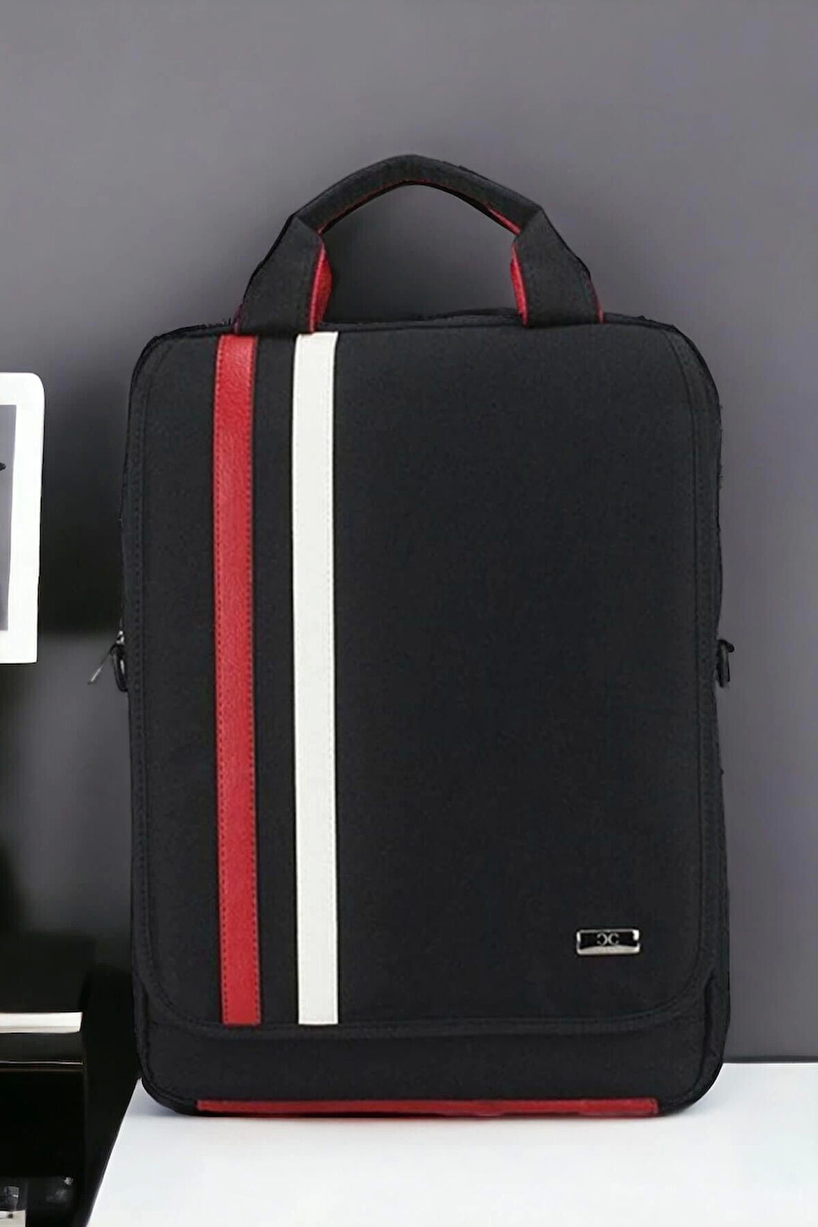 15,6 inç Slim Siyah Laptop Sırt Çantası