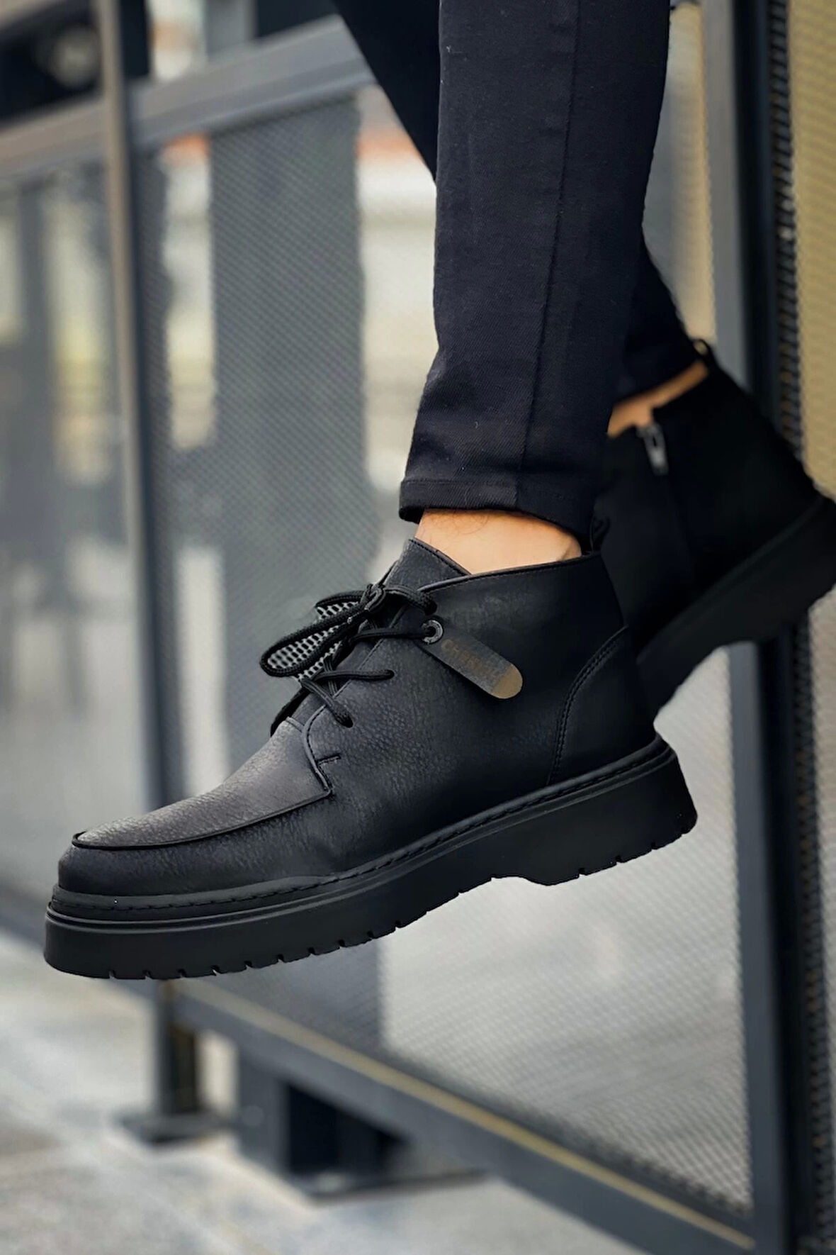 TB213 CST Bryggen Erkek Bot SIYAH