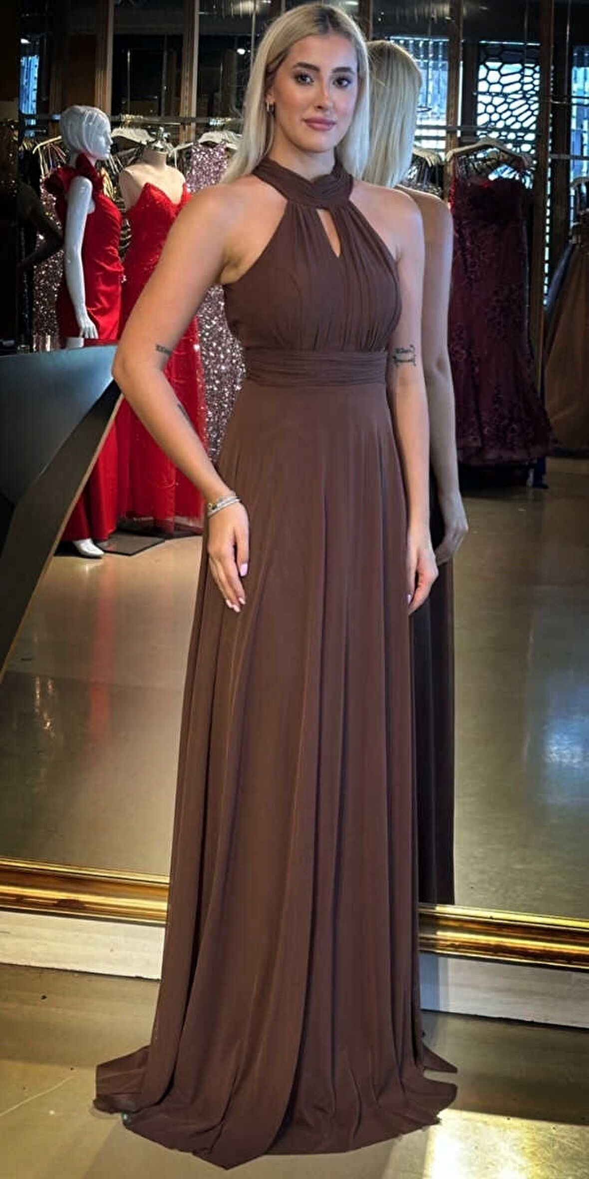 Kahverengi Sırt Dekolteli  Kloş Etekli Tül Uzun Abiye Elbise 6034