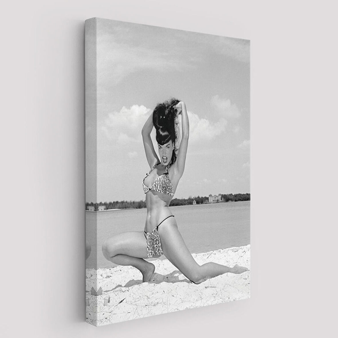 Leopar Bikinili Bettie Page Duvar Tablosu-6053