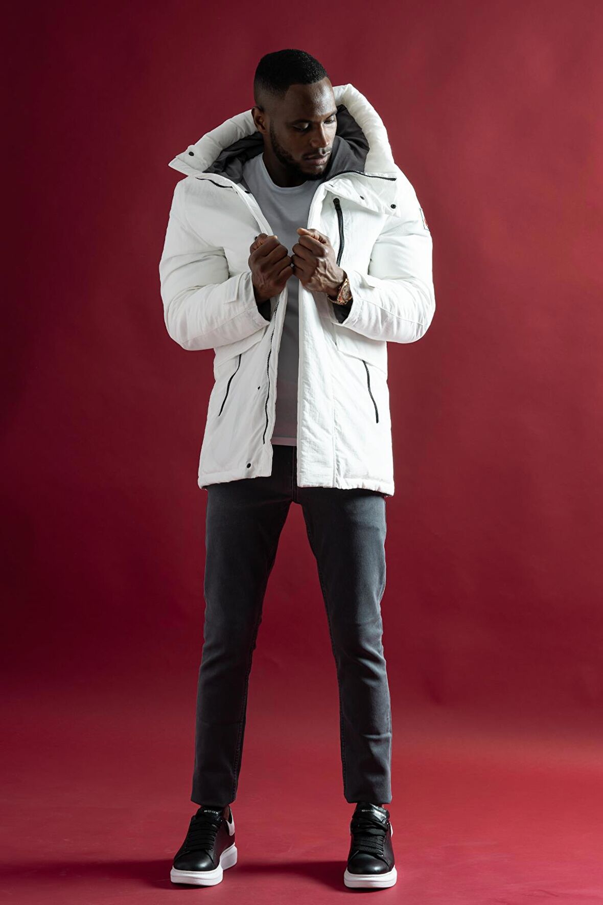 Slimfit Kapşonlu Çıtçıt Ve Fermuar Yan Fermuar Cepli Elyaf Dolgulu Astarlı Erkek Uzun Spor Mont