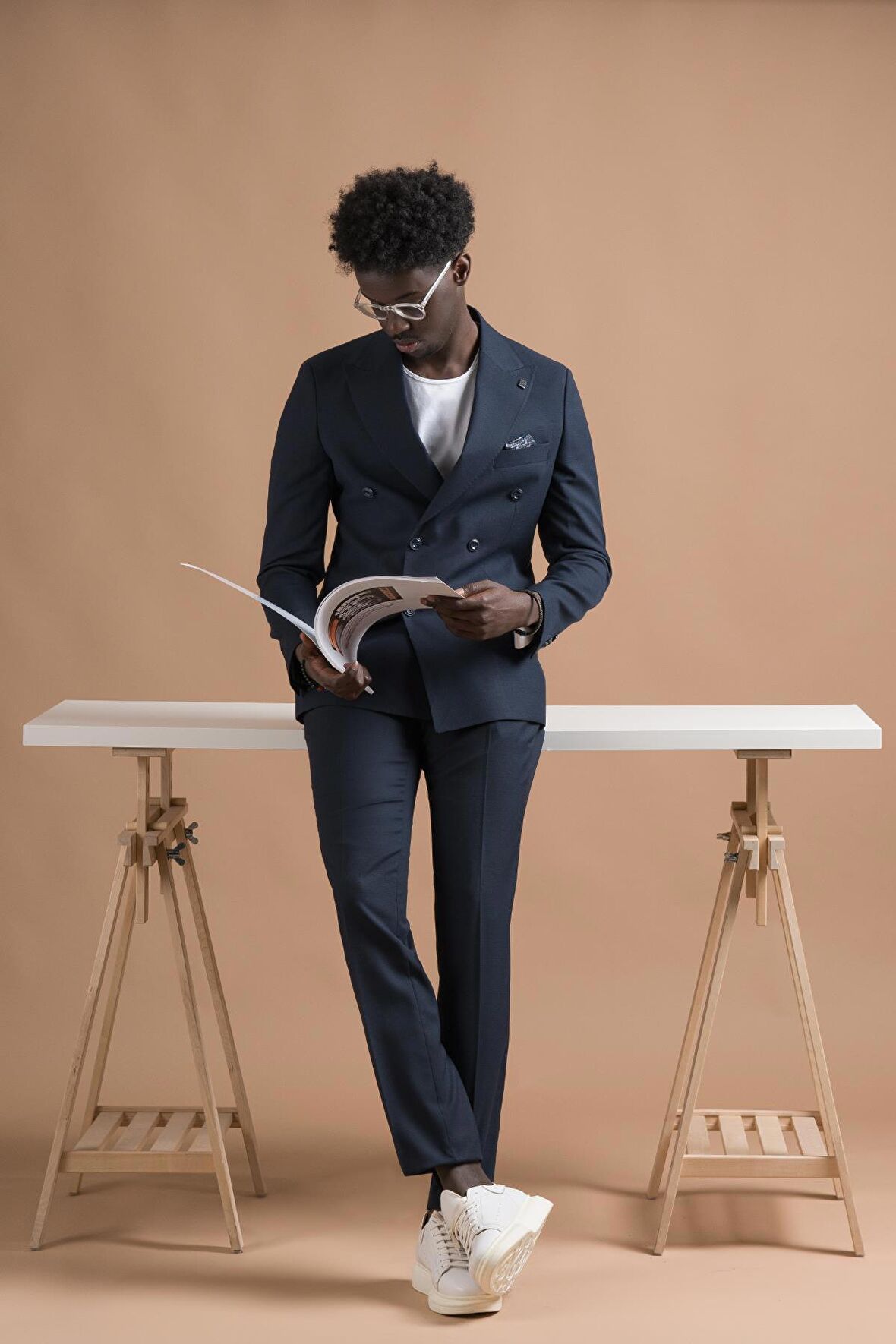 Carutte Slimfit Sivri Yaka Çift Pileli Dokulu Kumaş Kruvaze Takım Elbise