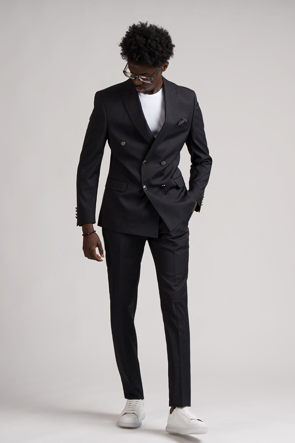 Adimo Slimfit Sivri Yaka Çift Yırtmaçlı İnce Çizgili Kruvaze Takım Elbise 