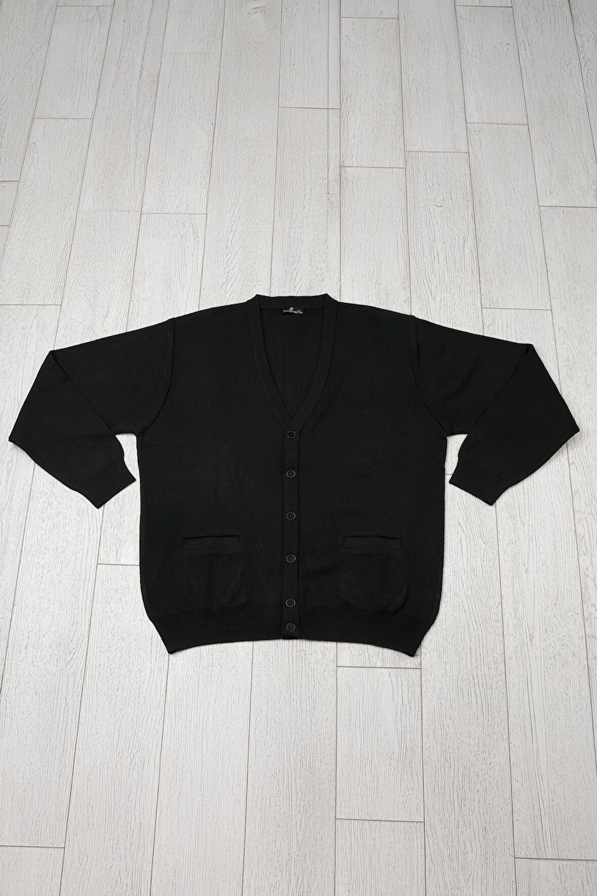 Ön Cepli V Yaka Battal (Büyük Boy) Düğmeli Yünlü Triko Hırka