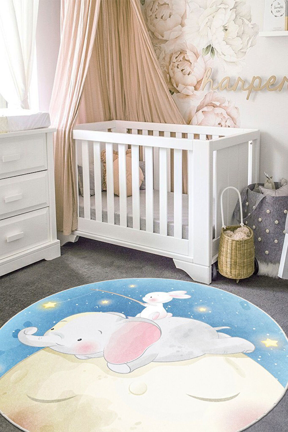 Ay Üstünde Bir Masal Tavşanlı ve Fil Temalı Yuvarlak Kaymaz Taban Halı