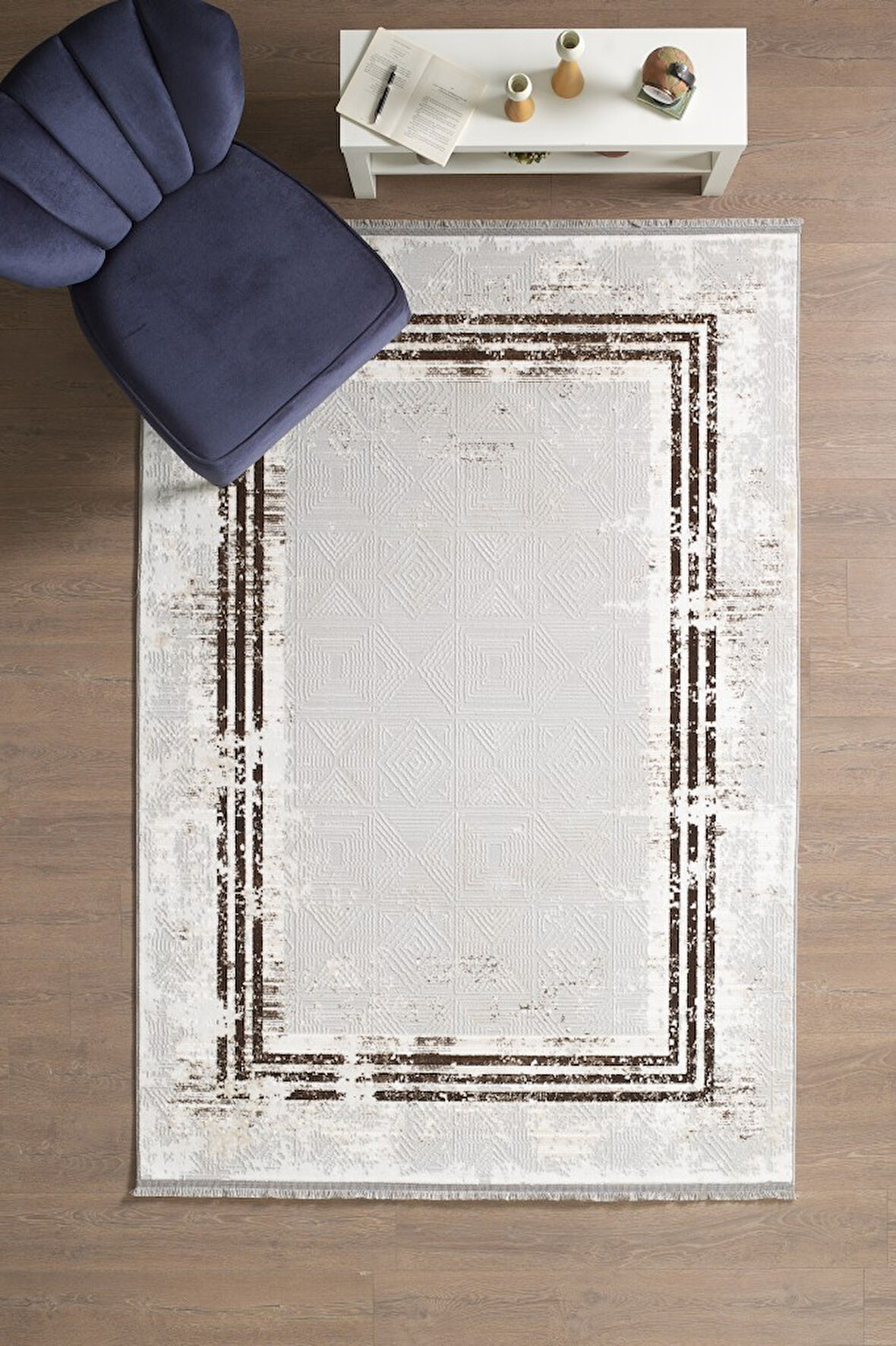 Modern Tasarımlı Pamuk Tabanlı Karo Mermer Desenli Saçaklı  Kahverengi Renkli Halı