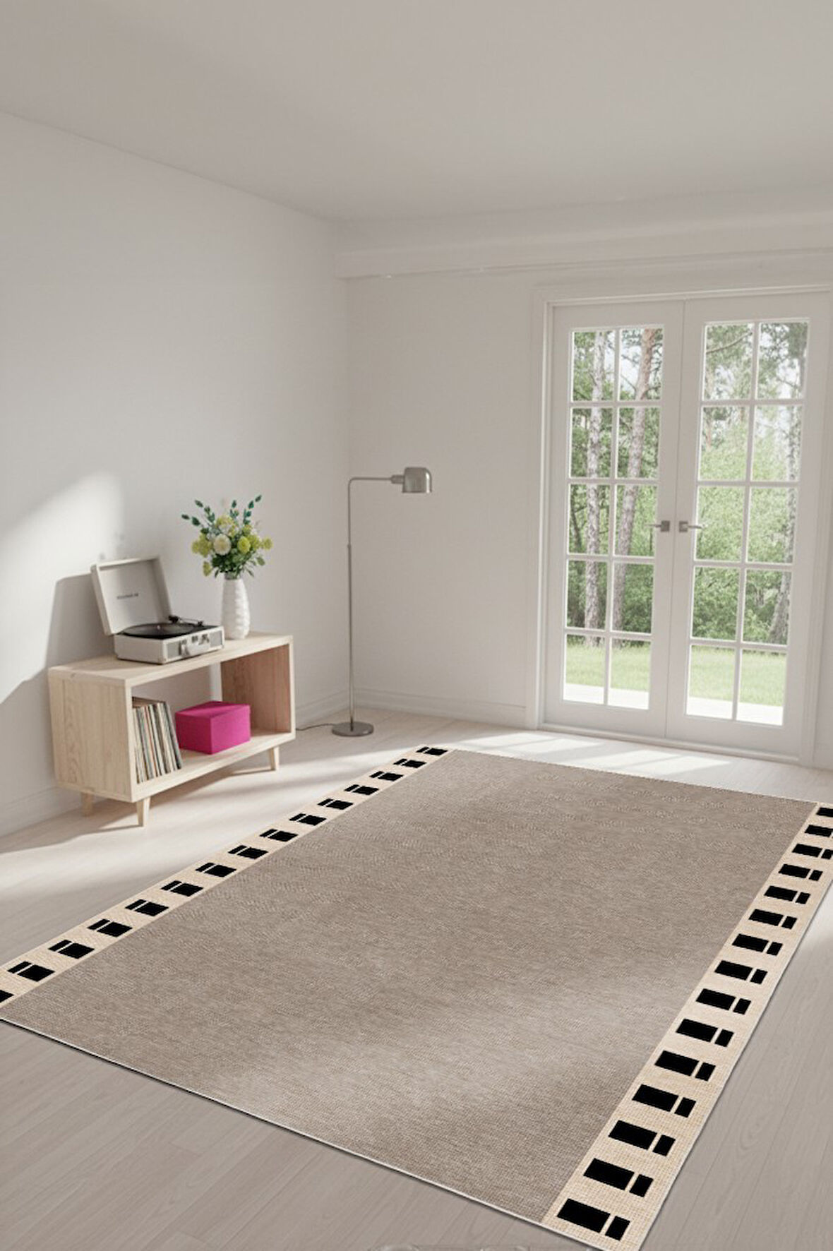 Bej Zemin Üzerinde Grafik Kenar Hem Dekoratif Hem Pratik Kaymaz Taban Halı