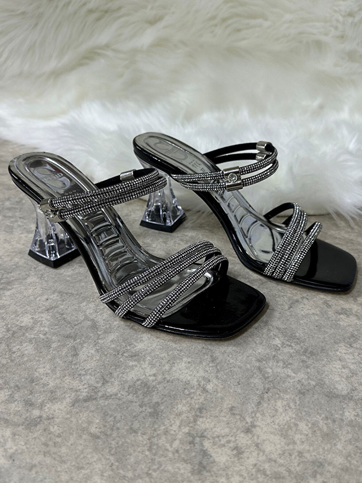 Günlük Kadın Taşlı Terlik Hologram Kalın Şeffaf Topuklu Küt Burunlu Üç Bantlı Abiye Sandalet 6100