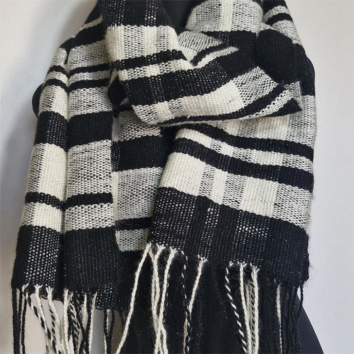 Siyah, Beyaz Simli El Dokuması Atkı, Kilim Dokuması Yünlü Atkı, Tasarım, Şık Kaşkol, Moli Tasarım, 