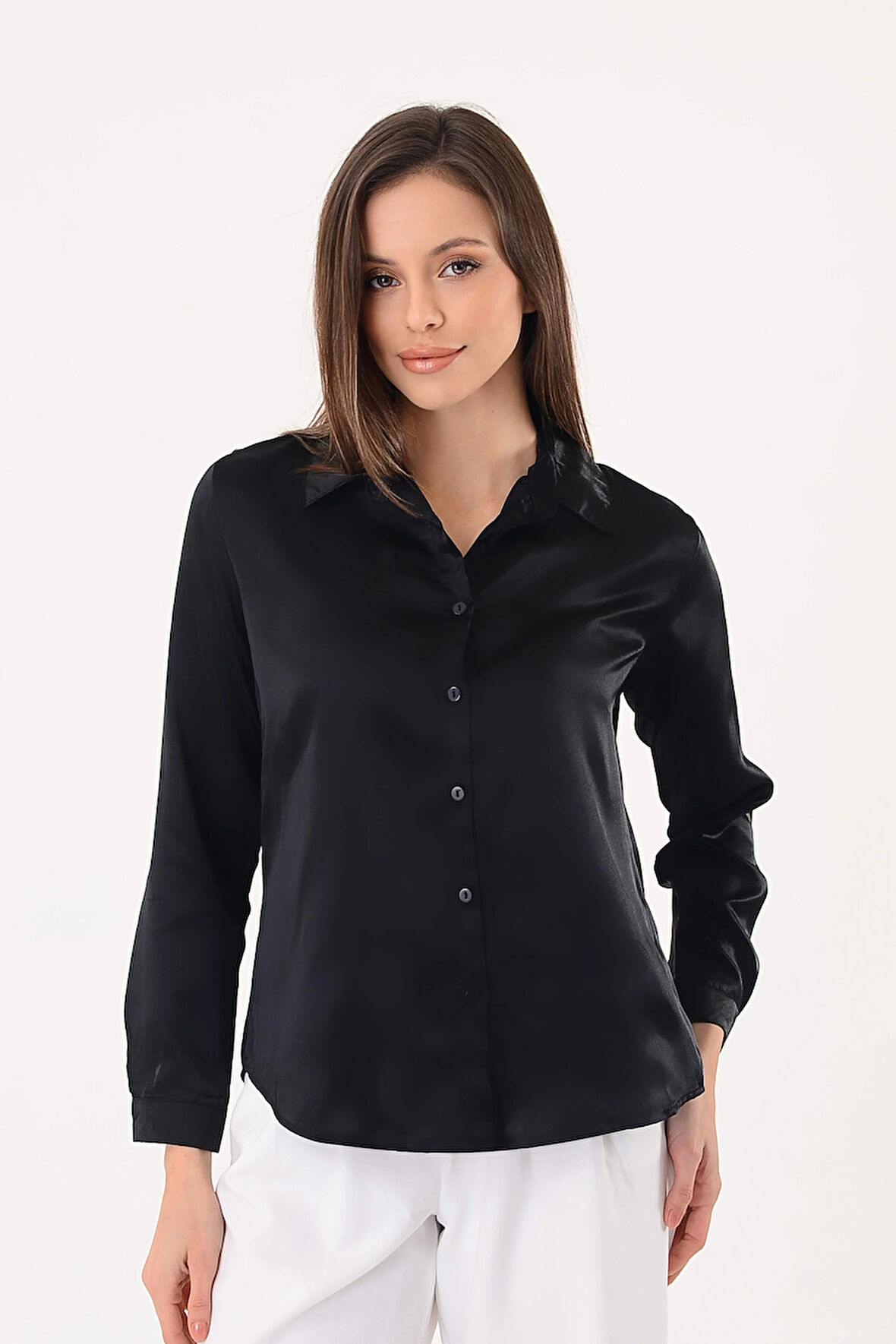Kadın Hafif Dökümlü Siyah Saten Gömlek