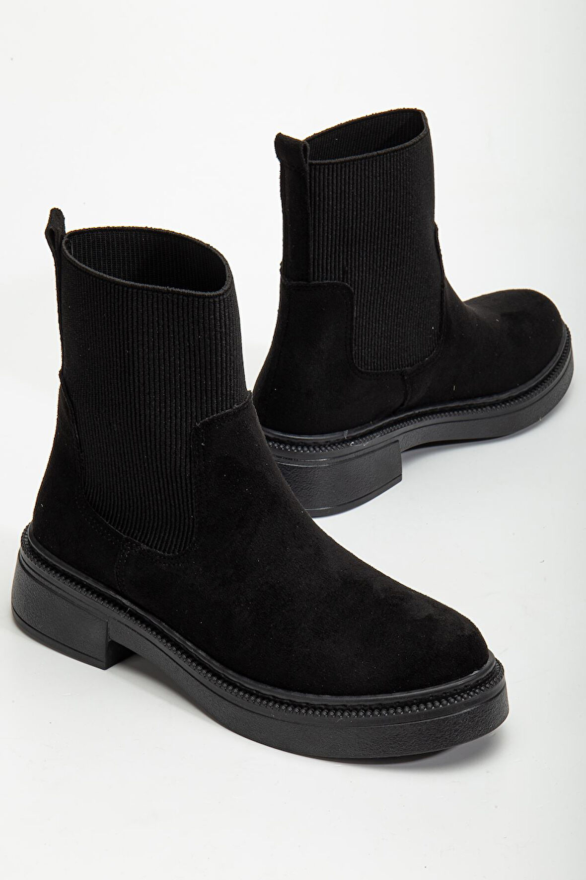 Kadın Kalın Taban Siyah Süet Elastik Yan Bantlı Günlük Bot  