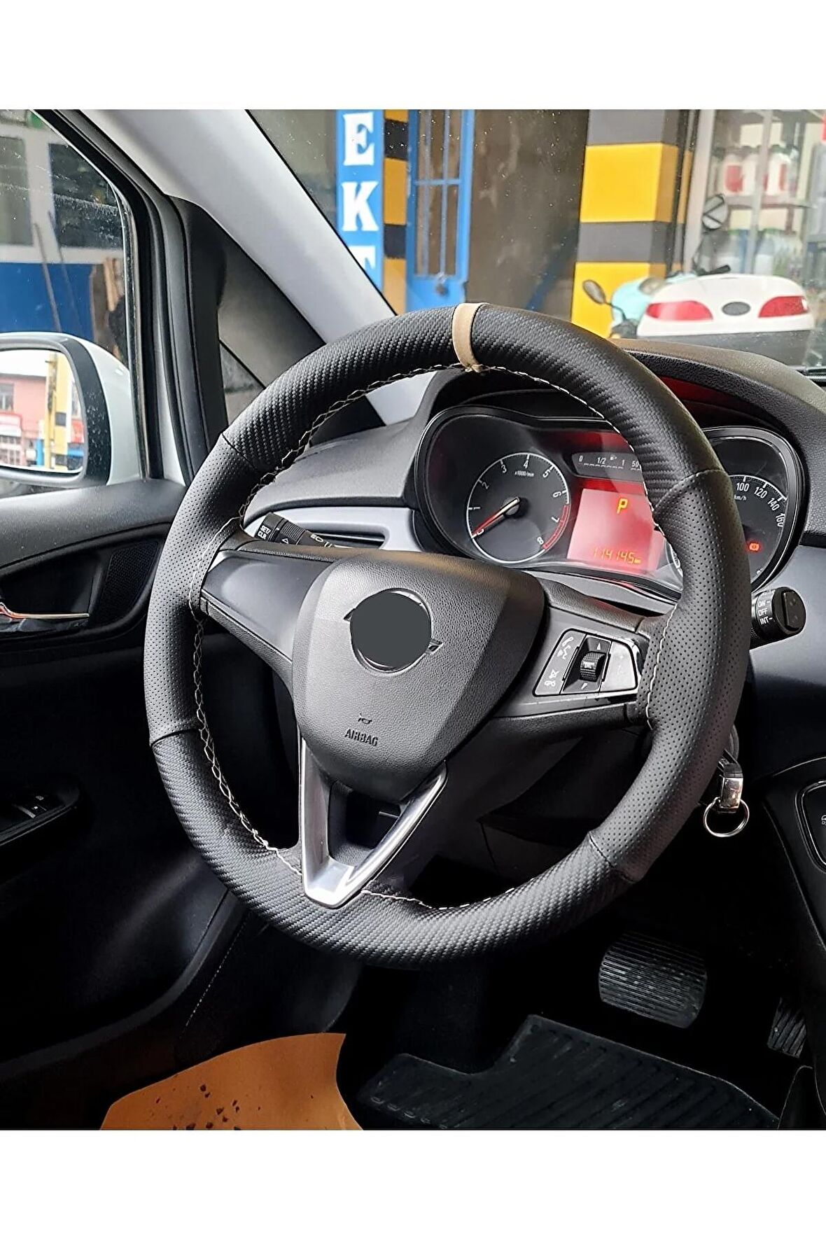 Opel Corsa D Kasa Uyumlu Dikmeli Direksiyon Kılıfı Noktalı-karbon Bej Yüzüklü ( 38cm×10.5cm )