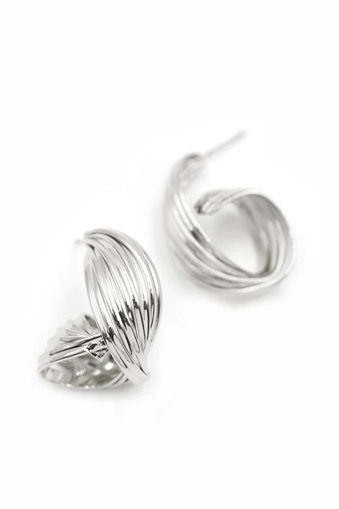 Metal Kıvrımlı Küpe - Gümüş