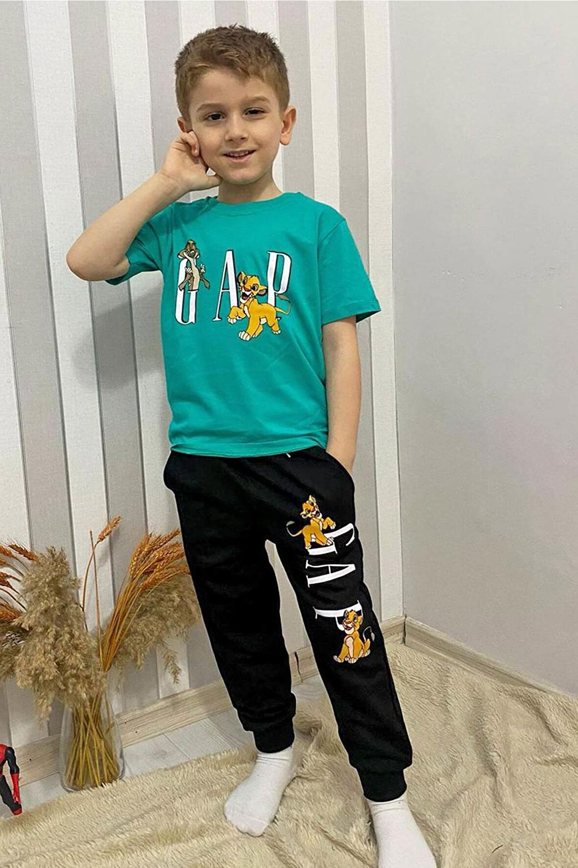KAREKTER BASKILI MEVSİMLİK 2/8 YAŞ EŞOFMAN TAKIM