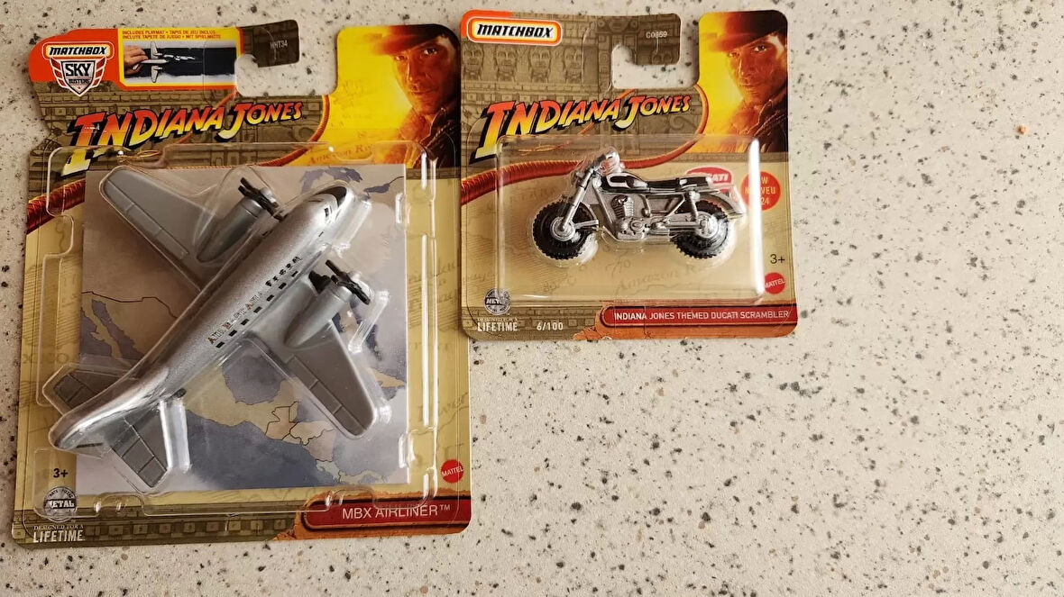 Matchbox İndiana Jones Set - Sky Busters MBX Airliner & İndiana Jones Themed Ducati Scrambler (1/64)