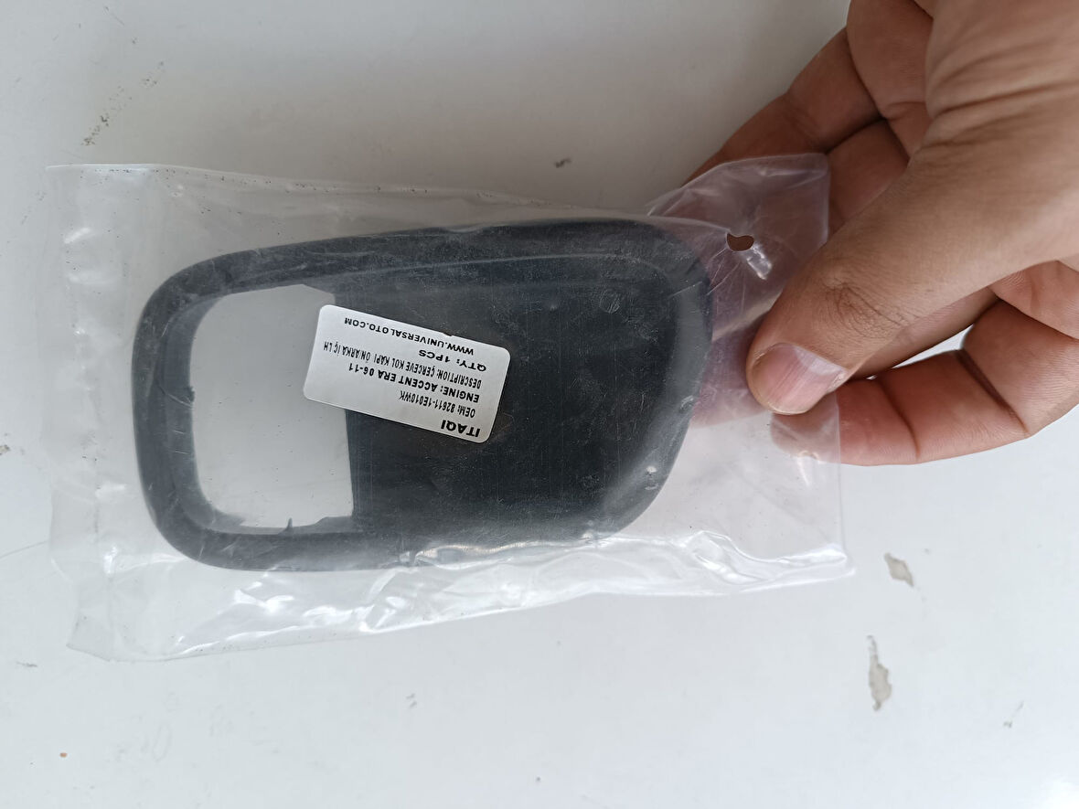 HYUNDAİ ACCENT ERA ÖN SOL(ŞOFÖR) KAPI KOL ÇERÇEVESİ 2009-2010-2011 82611-1E010WK