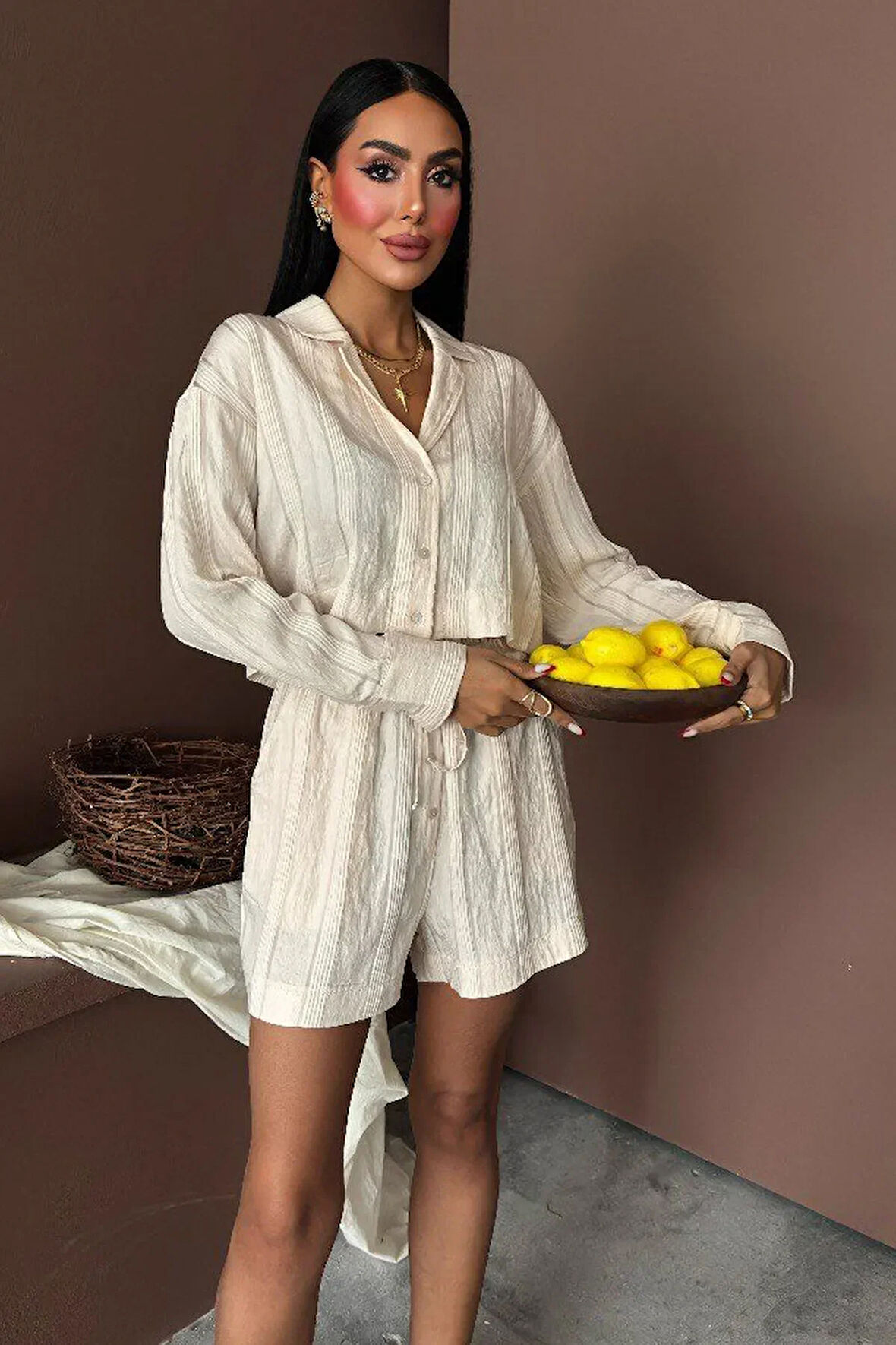 Urban Grace Kadın Ekru Viskon Düğmeli Gömlek ve Şort Takım – Dokulu Kumaş