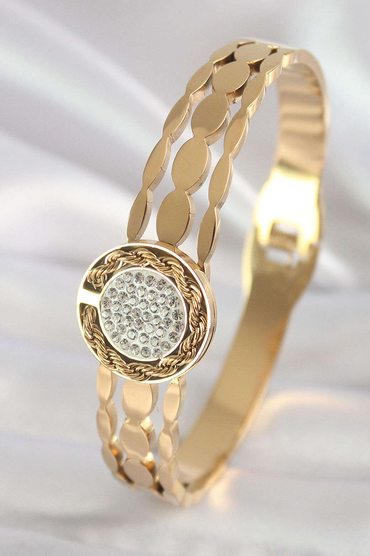 316L Çelik Gold Renk Arpa Model İşleme Zirkon Taşlı Burgu Zincir Figür Kadın Kelepçe - TJ-BB5905