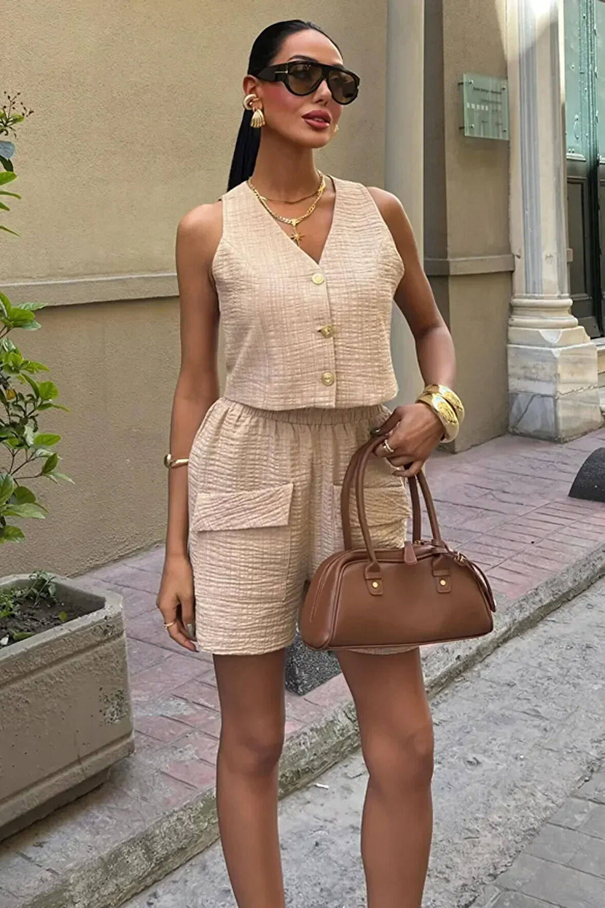 Santorini Breeze Kadın Bej Yelek & Şort Takım – Şık Yazlık Kombin