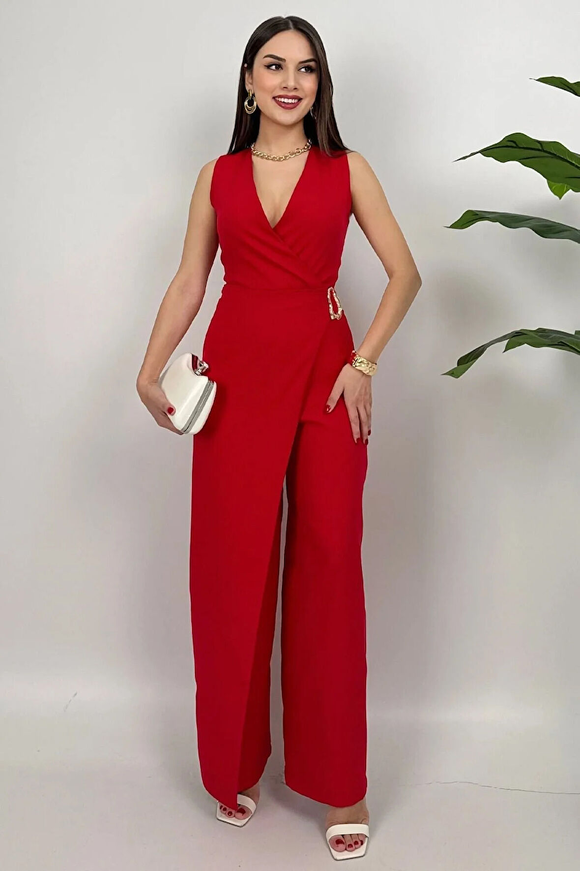 Crimson Icon Kadın Kemer Detaylı Askılı Bol Paça Kırmızı Tulum – Rahat Şık Yazlık Kombin