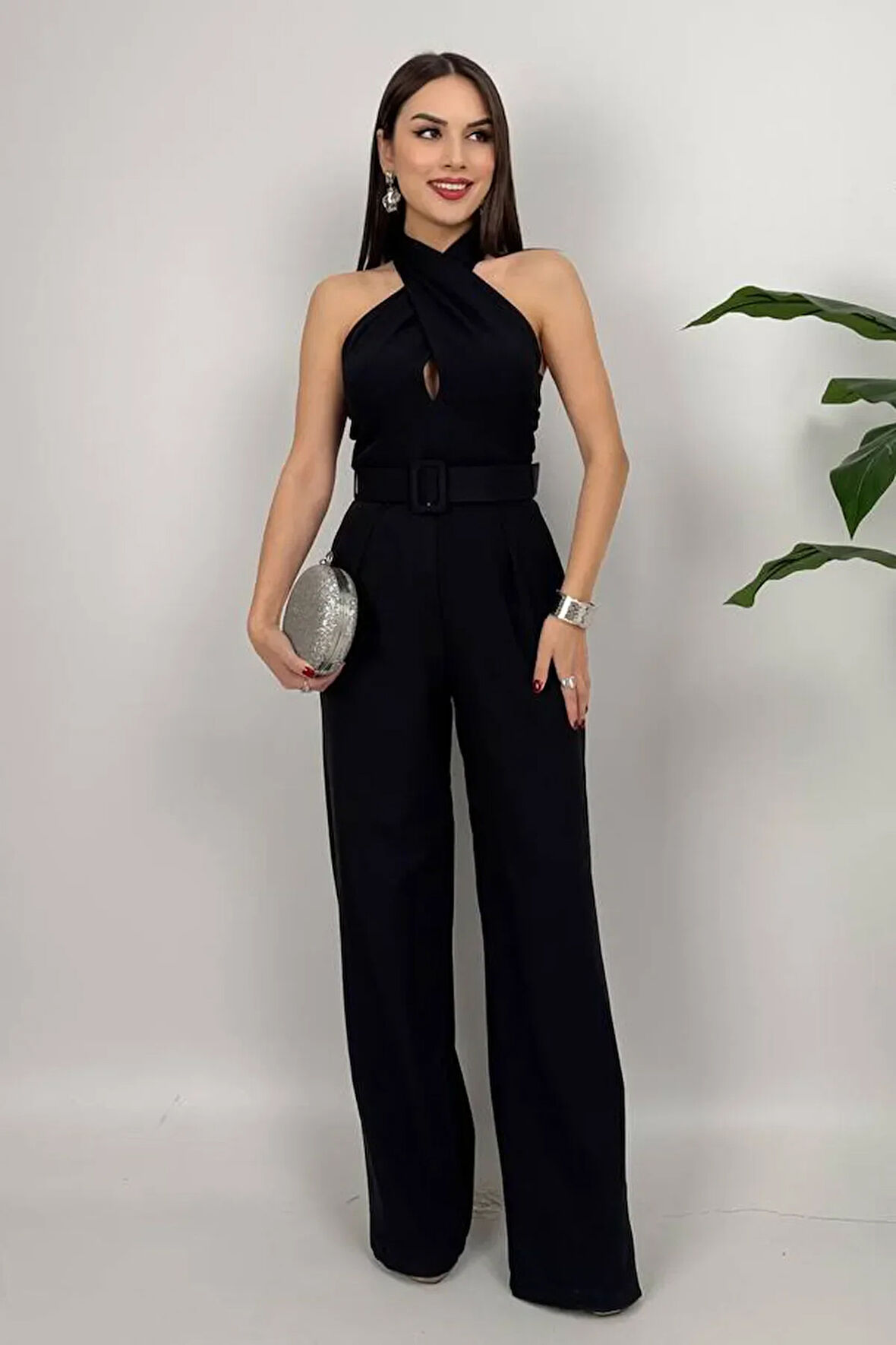 Amber Kadın Kemer Detaylı Askılı Bol Paça Siyah Tulum – Rahat Şık Yazlık Kombin