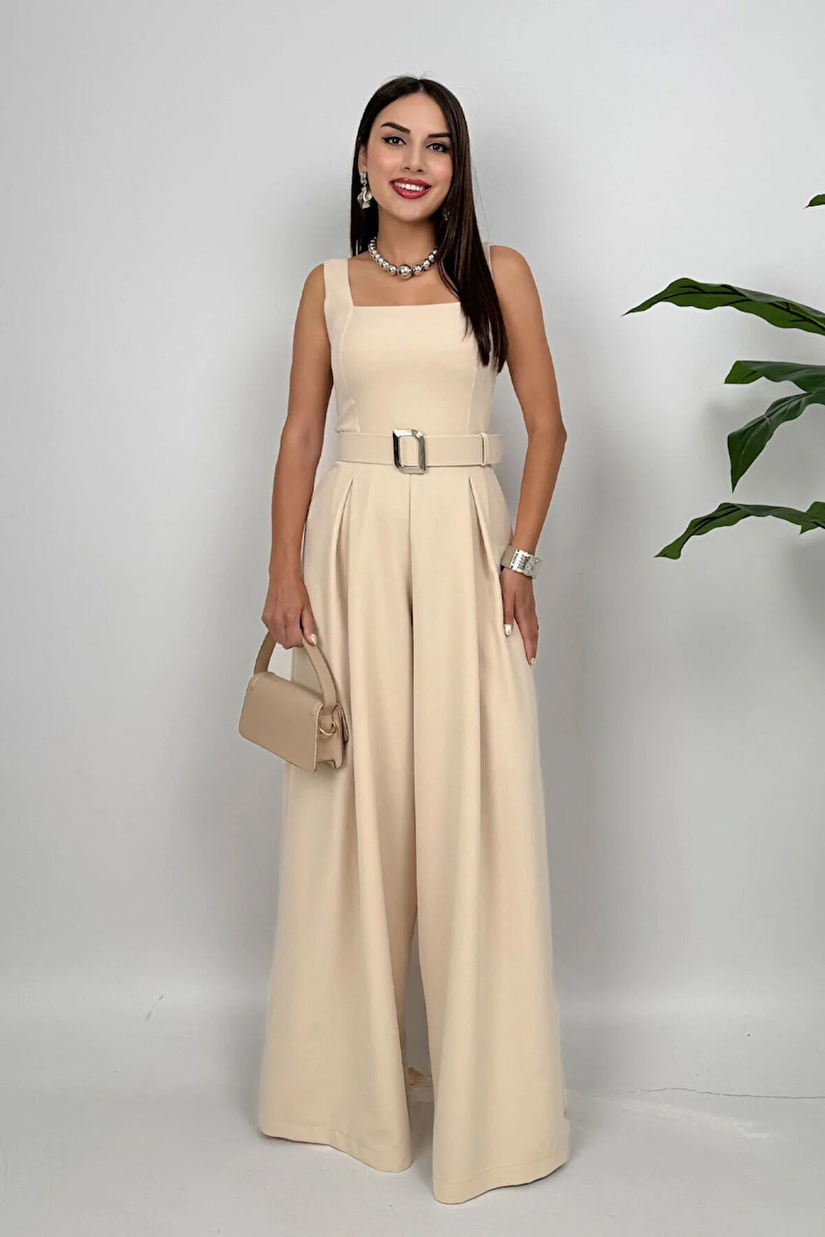 Noir Flow Kadın Taş Kemerli Askılı Bol Paça Tulum – Zarif Şıklık