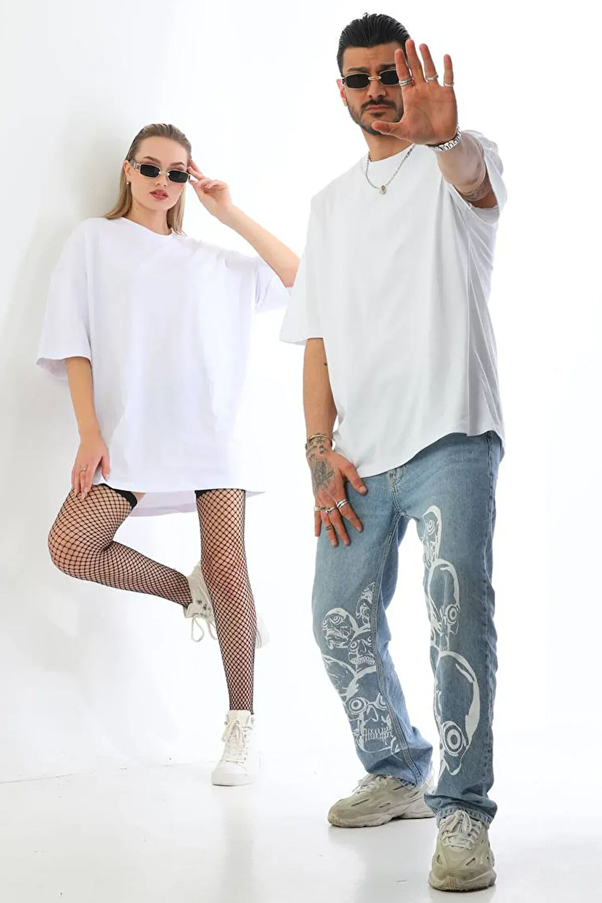 Unisex Pamuk Kaliteli Oversize Beyaz Tişört – Şık Rahat Günlük Kombin