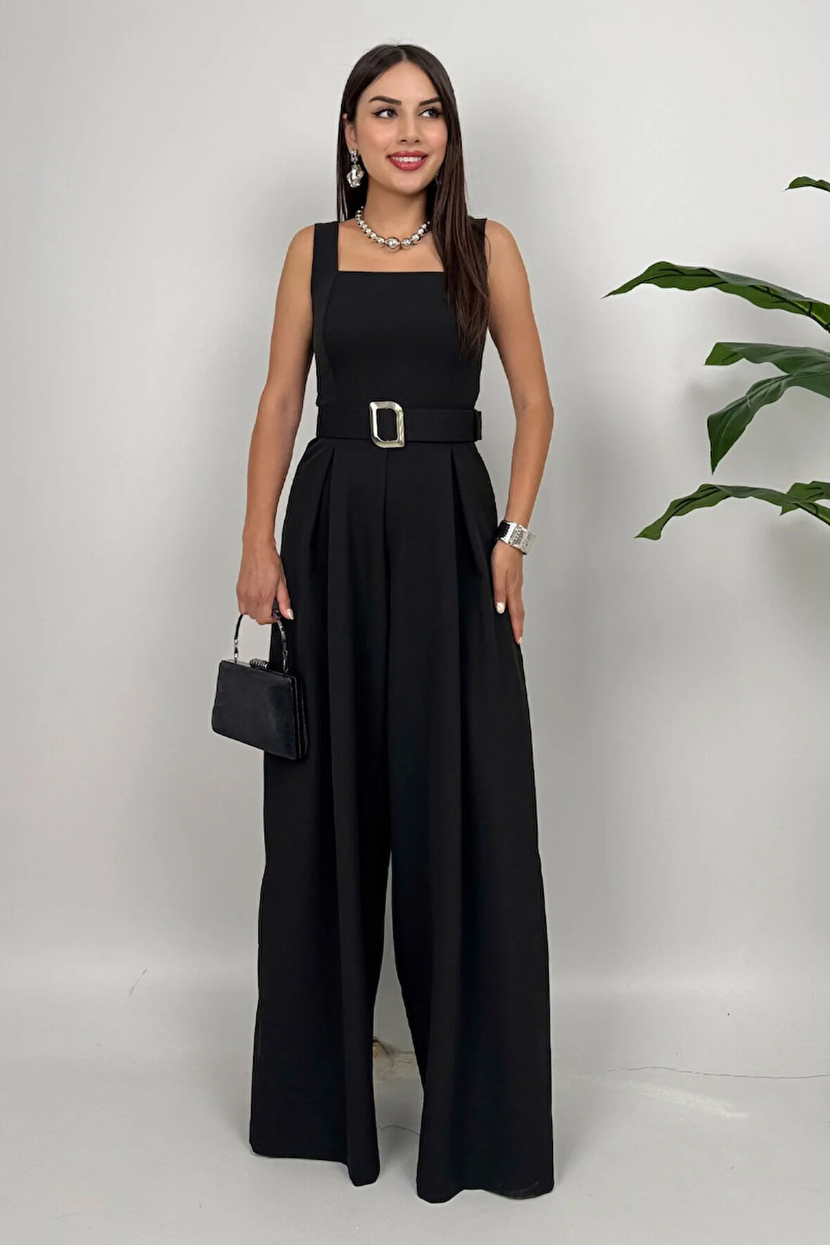 Noir Flow Kadın Siyah Kemerli Askılı Bol Paça Tulum – Zarif Şıklık