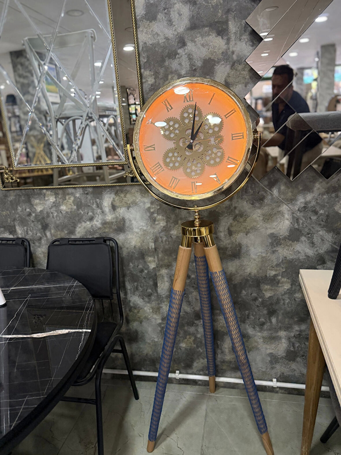 Ledli Tripod Ahşap Ayaklı Dekoratif Saat Döner Çarklı Gold-Meşe