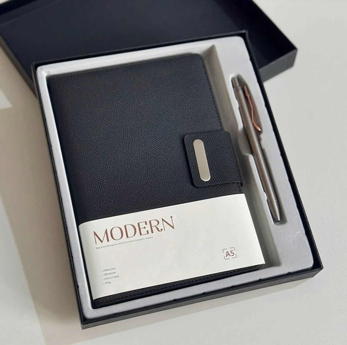 Mıknatıs Kapaklı Kalemli Ajanda Günlük Not Defteri Notebook Siyah