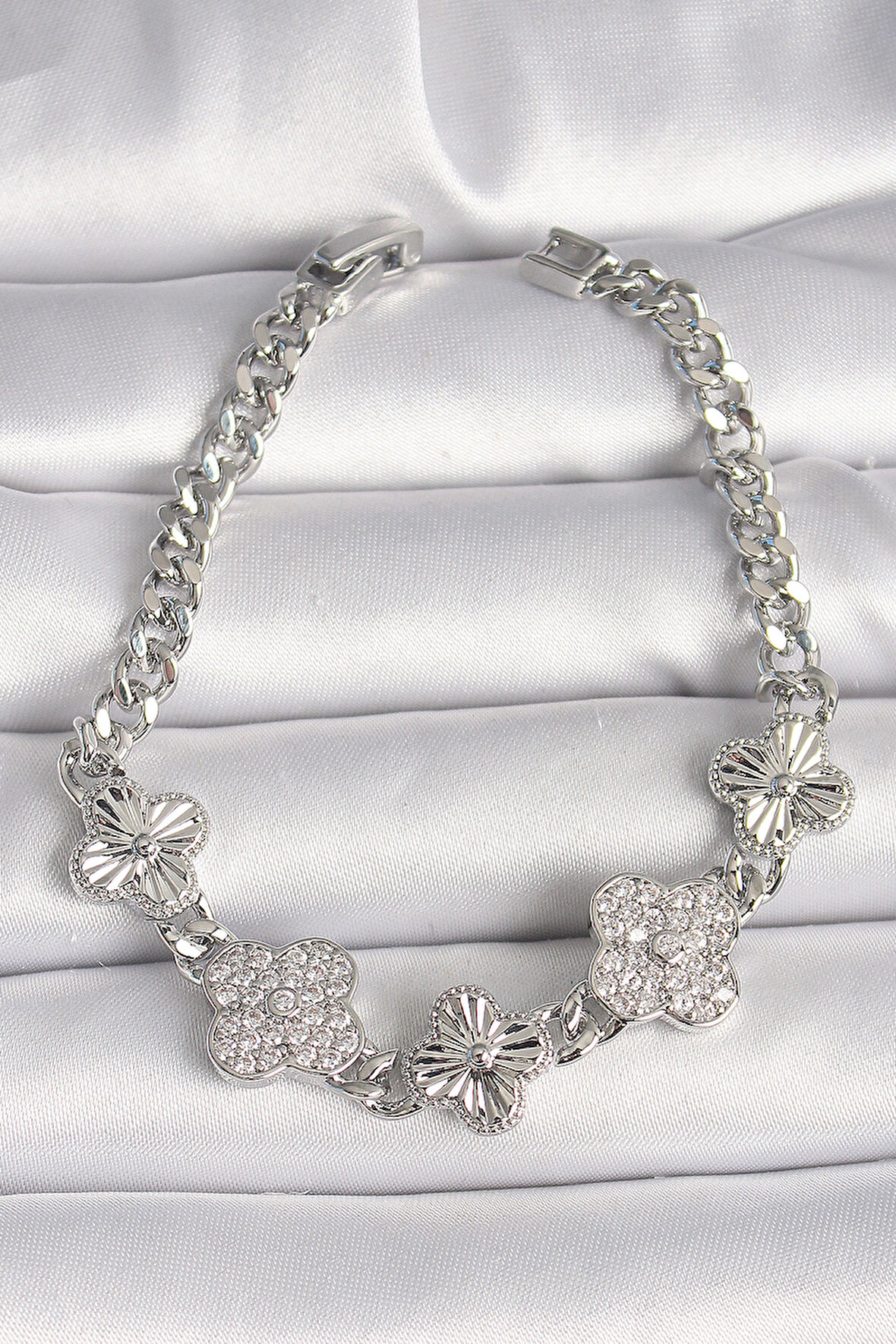 Pirinç Gümüş Renk Zincir Yonca Model Kadın Bileklik - TJ-BB6837