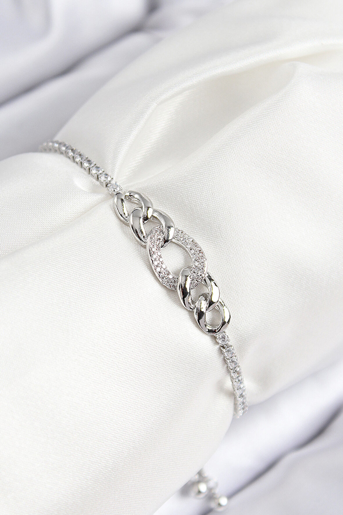 Pirinç Zirkon Taşlı Zincir Model Gümüş Renk Asansörlü Kadın Bileklik - TJ-BB7734