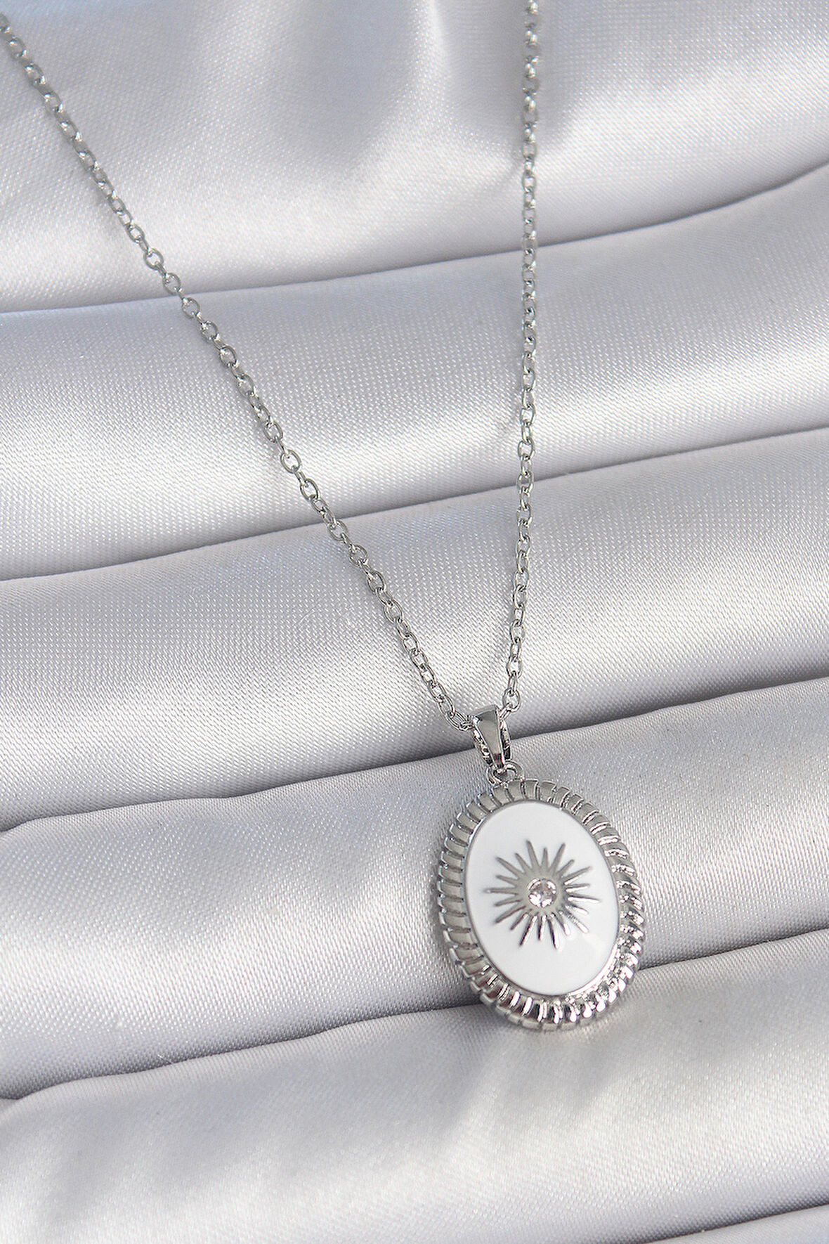 316L Çelik Gümüş Renk Beyaz Mineli Güneş İşlemeli Nazar Boncuk Detay Madalyon Model Kadın Kolye - TJ-BKO10054