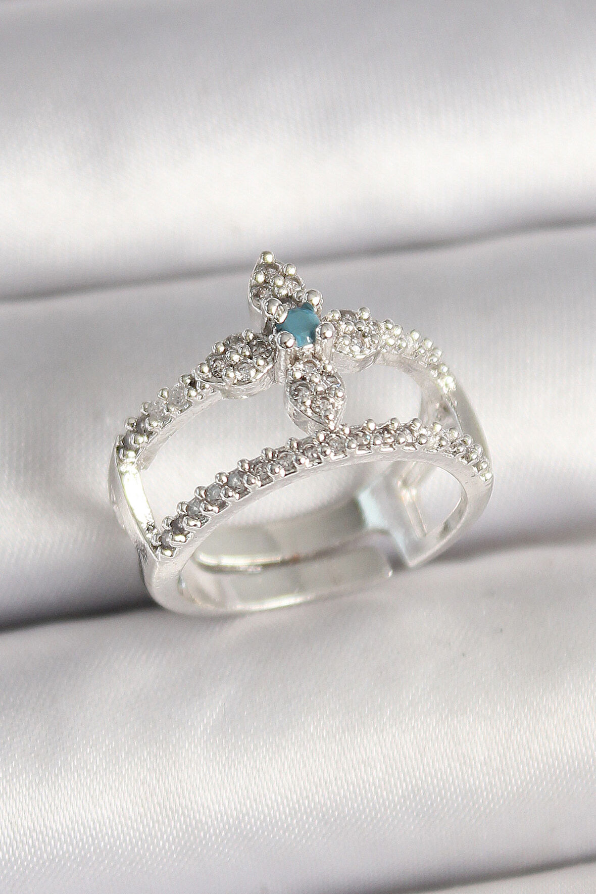 Pirinç Gümüş Renk Zirkon Taşlı Ayarlanabilir Model Kadın Yüzük - TJ-BYK3680