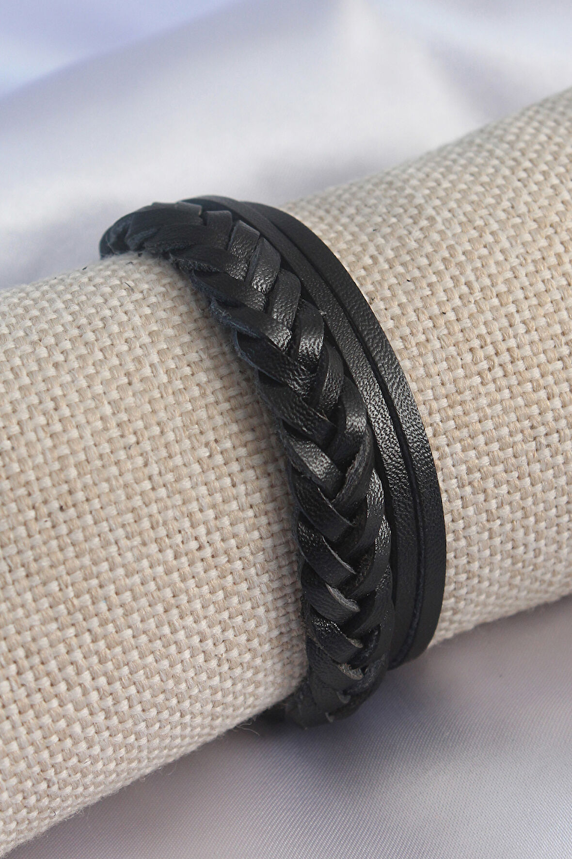 Siyah Burgu Model Deri Erkek Bileklik - TJ-EB3588