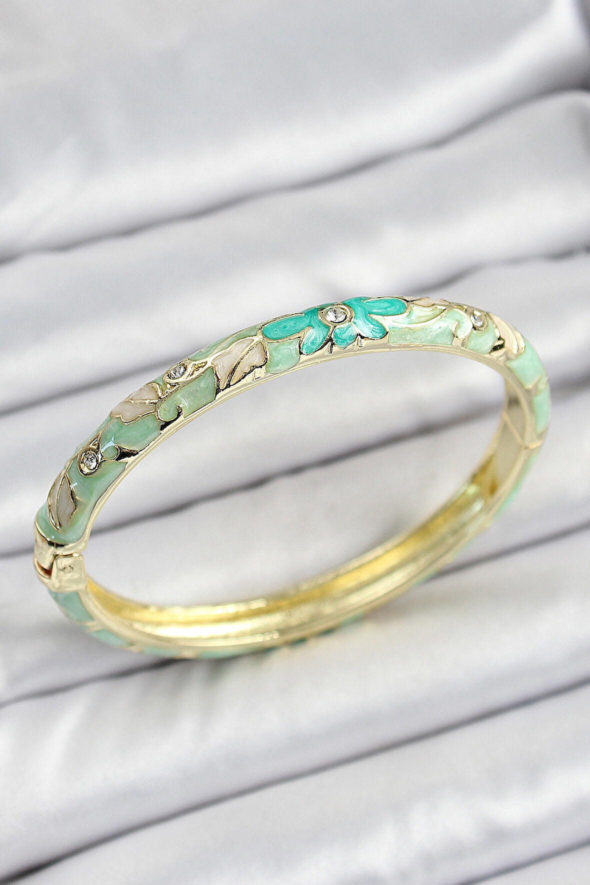 Mineli Pirinç Yeşil Çiçek Motifli Kadın Kelepçe - TJ-BB7167