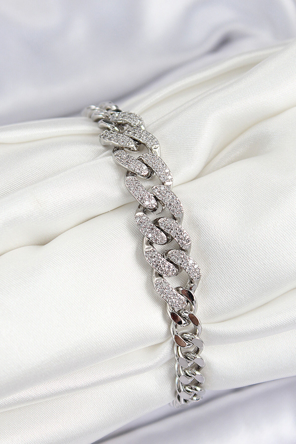 Pirinç Zirkon Taşlı Küba Zincir Model Gümüş Renk Kadın Bileklik - TJ-BB7534