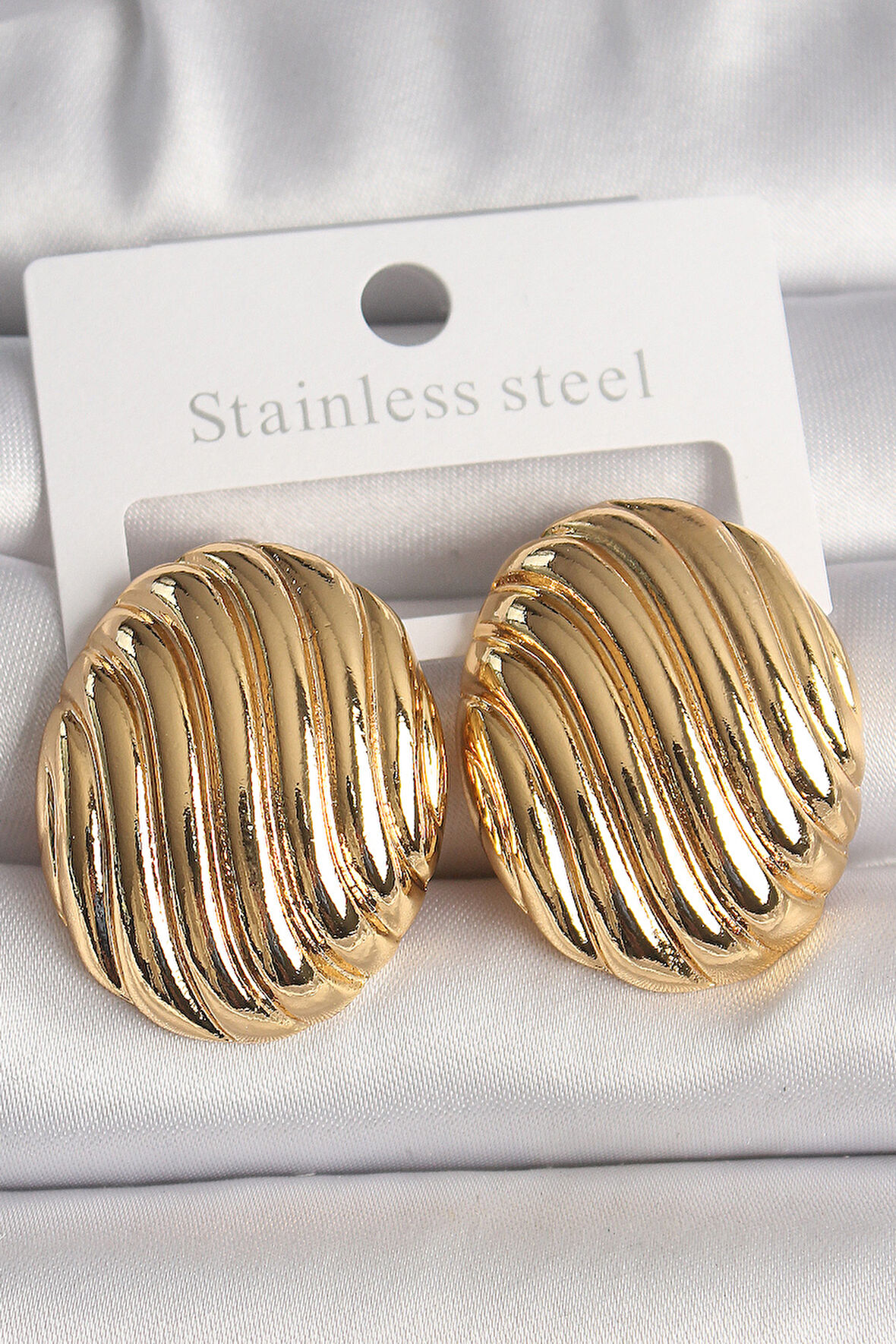 Pirinç Gold Renk İşlemeli Oval Model Kadın Küpe - TJ-BKP10151