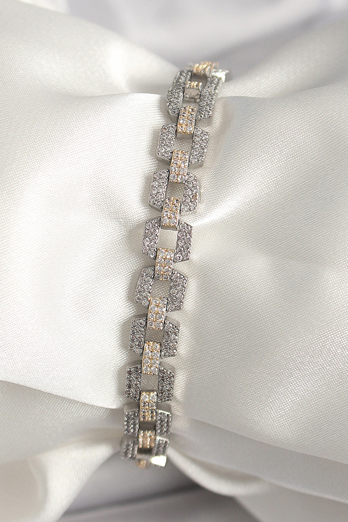 Pirinç Mix Renk Zirkon Taşlı Zincir Model VIP Seri Kadın Bileklik - TJ-BB6811