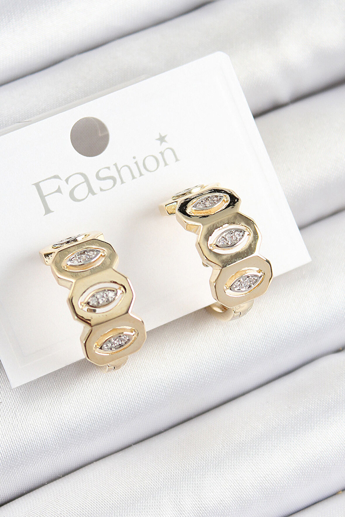 Pirinç Zirkon Taşlı Damla Figürlü Halka Model Gold Renk Kadın Küpe - TJ-BKP10784