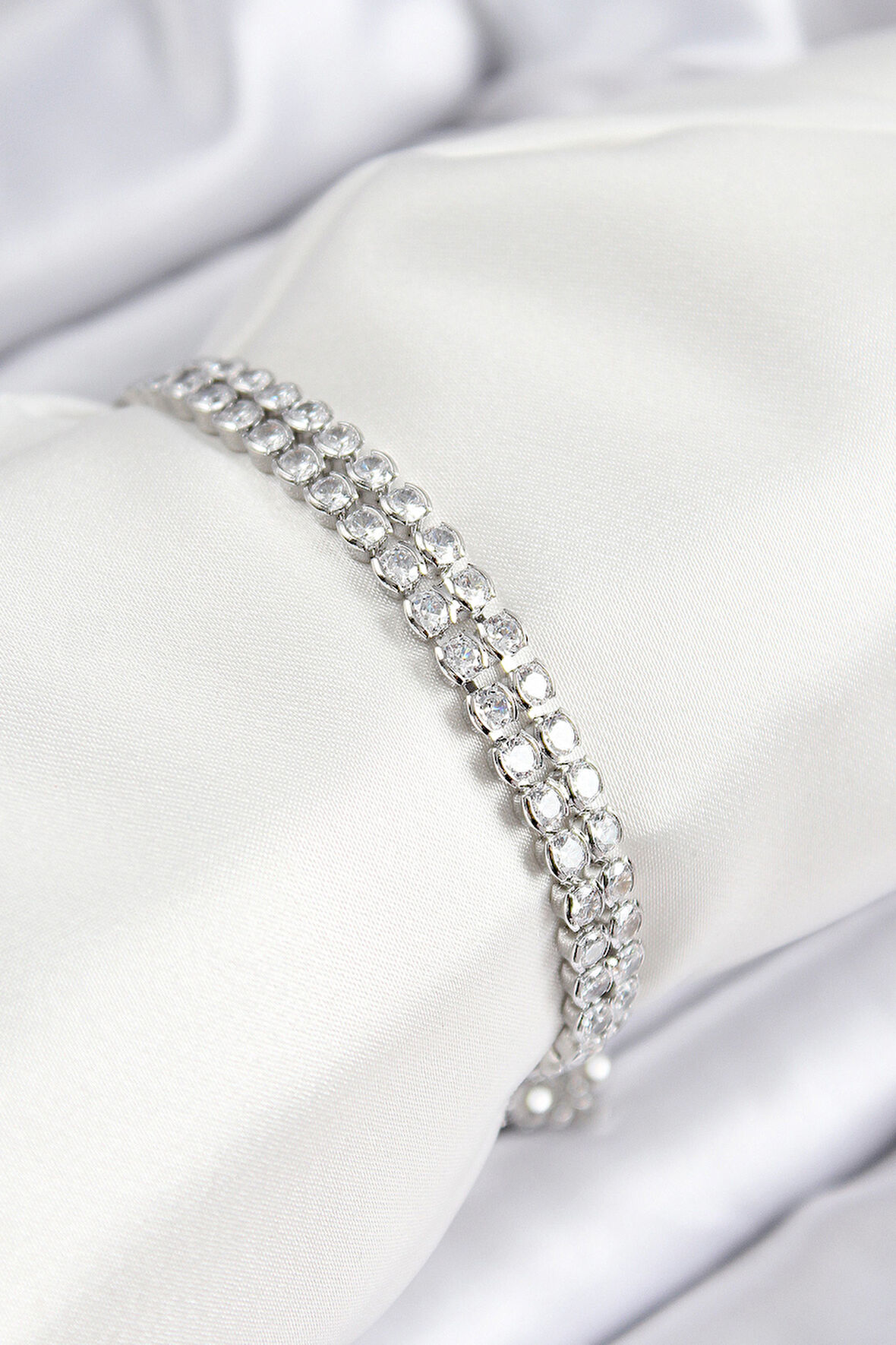 Pirinç Zirkon Taşlı Çift Sıra Model Gümüş Renk Asansörlü Kadın Bileklik - TJ-BB7738