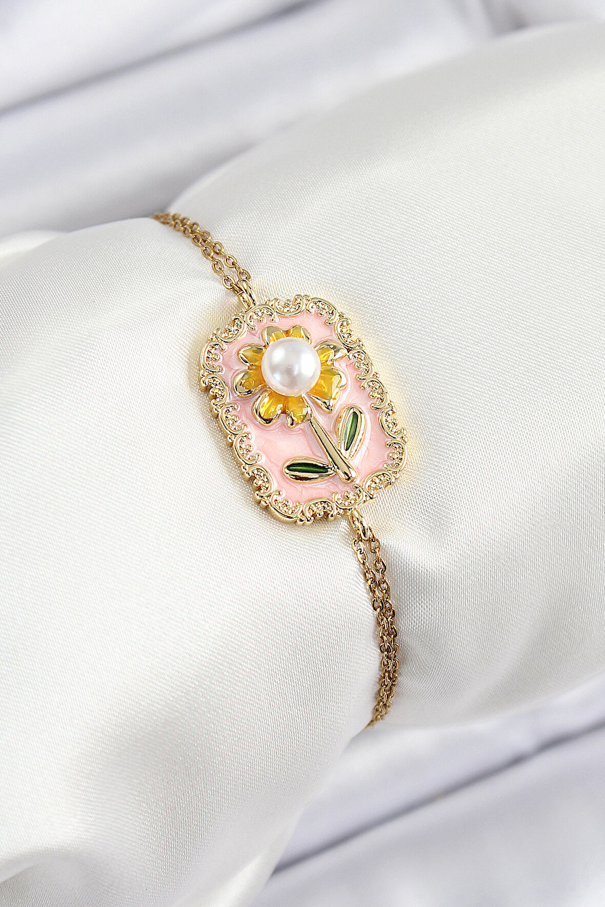 316L Çelik Zincir Pembe Mineli Sanatsal Portre İnci Detaylı Papatya Model Gold Renk Kadın Bileklik - TJ-BB7232