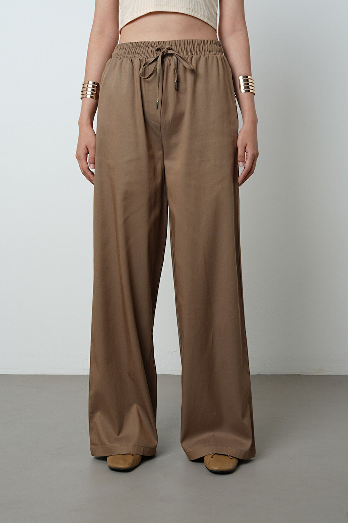 Kadın Bol Paça Beli Lastikli Düz Renk Pantolon