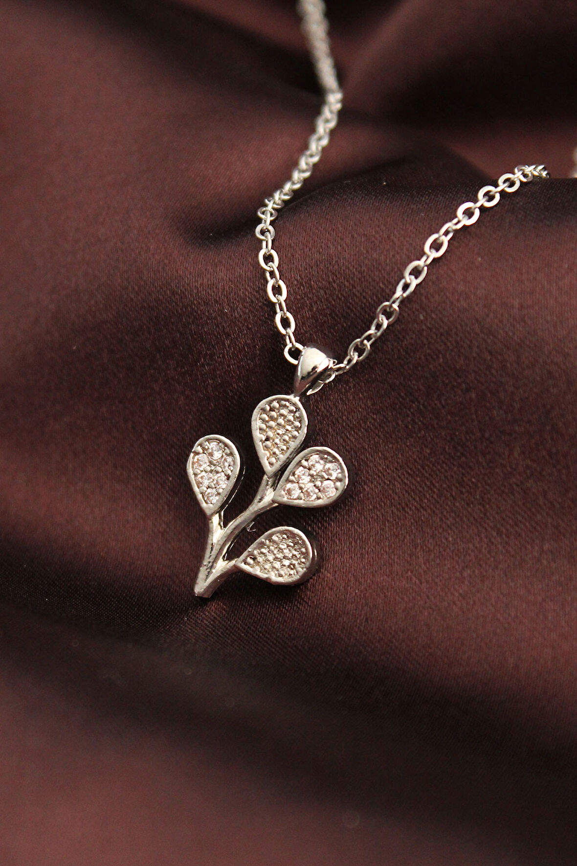 Gümüş Renk Zirkon Taşlı Çoklu Balon Kolye