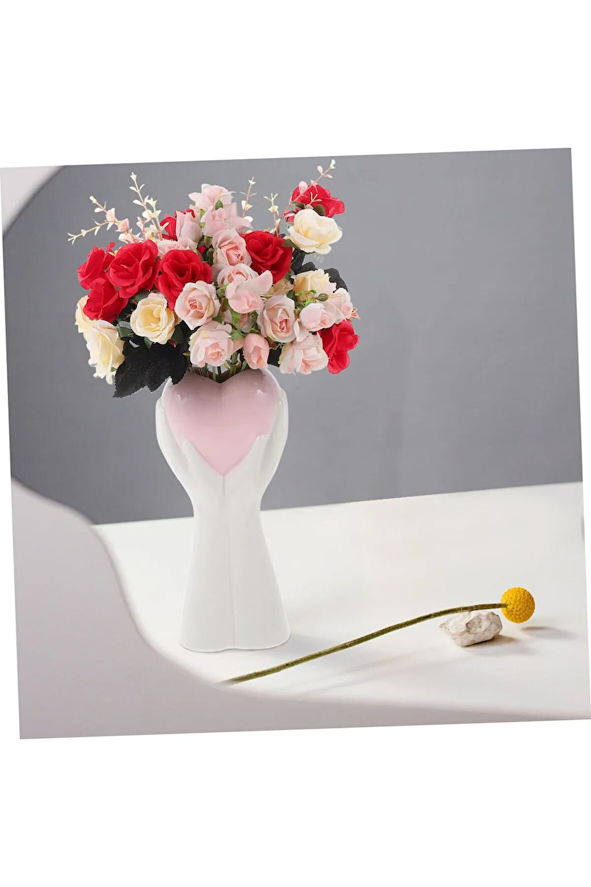 Iskandinav Hediyelik Kalp Vazo Dekoratif İskandinav Kalp Tutan El Vazo Ofis kalphel01B