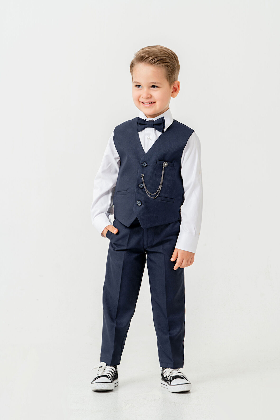 Erkek Çocuk Yelekli Slim Fit Takım Elbise – 4 Parça (Yelek, Pantolon, Gömlek, Papyon) TE.7026